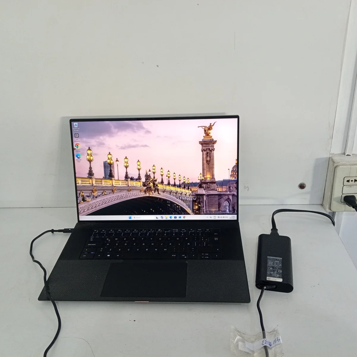 Foto 3 de Notebook Marca Dell Modelo P92f Procesador Intel Core I7-10850h 2.70ghx Memoria Ram 32 Gb Disco Duro 1.000 Gb Generacion 10 Acc Cargador 17 Pulgadas