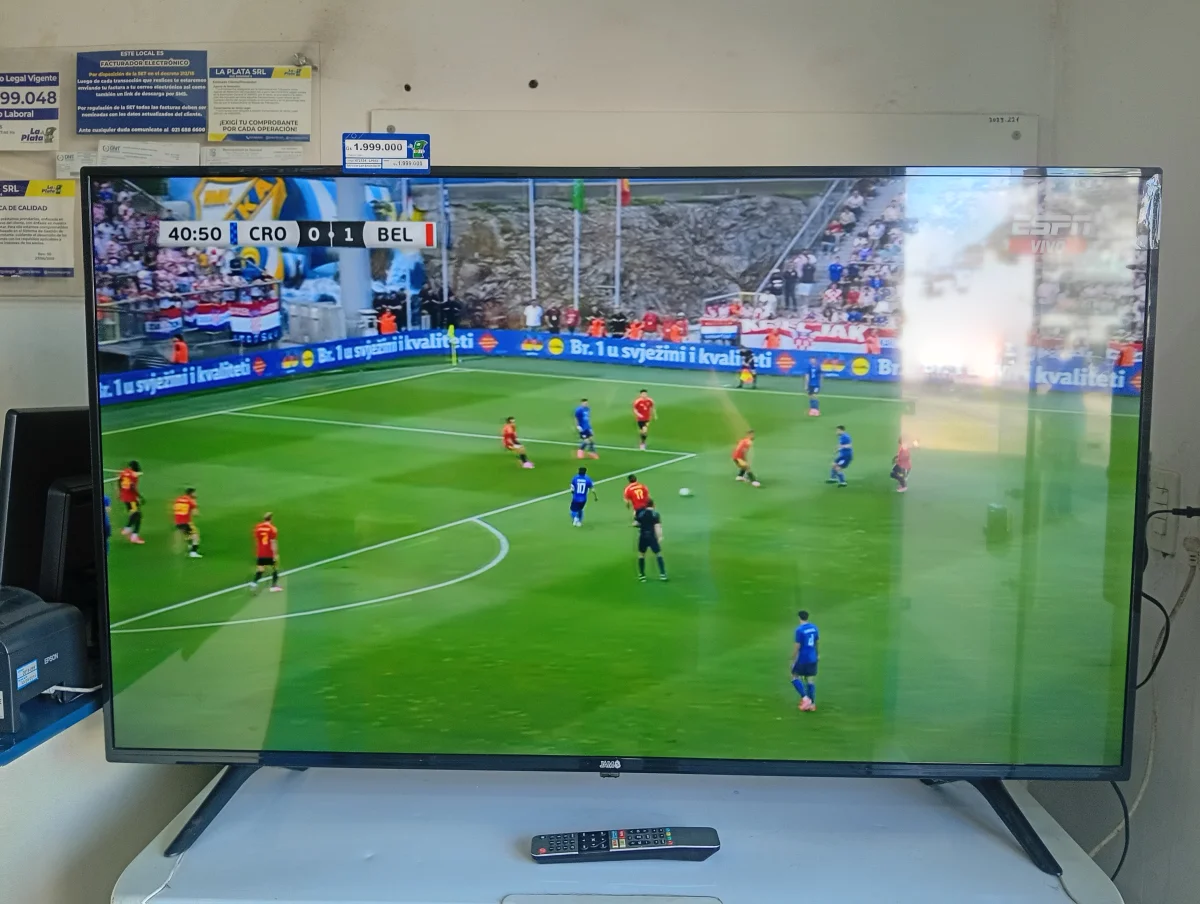 Foto 2 de Televisor Led Smart De 55 '' Marca Jam Modelo Sk55u20 Con Control Usado En Buen Estado Acc Par De Patitas De PedestalCable Corriente