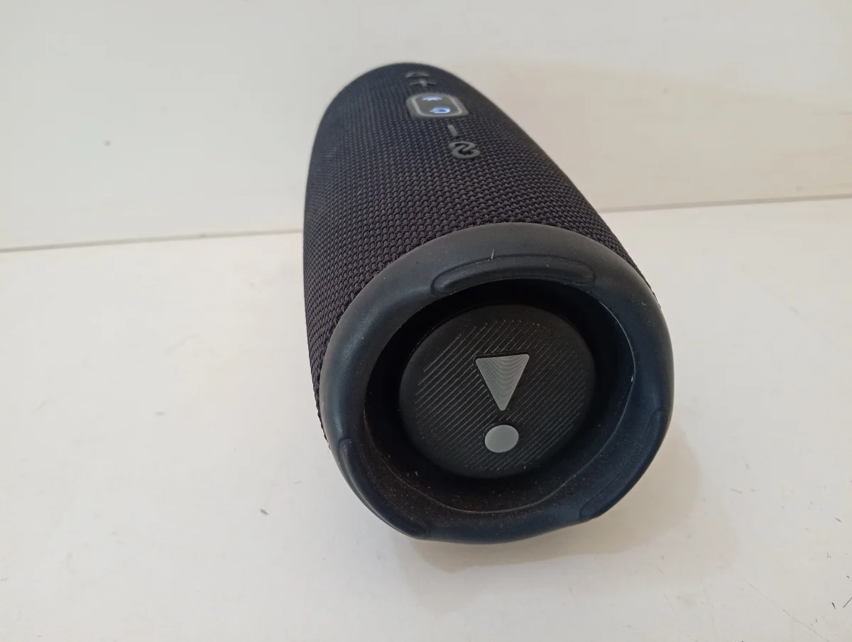 Foto 2 de Speaker Potencia Watts No Tiene Marca Jbl Sin Control Modelo Charge 5 Usado En Buen Estado Sin Caja Acc No Tiene