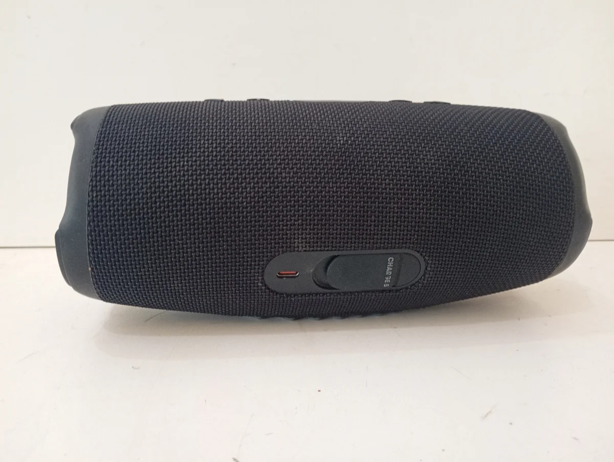 Foto 3 de Speaker Potencia Watts No Tiene Marca Jbl Sin Control Modelo Charge 5 Usado En Buen Estado Sin Caja Acc No Tiene
