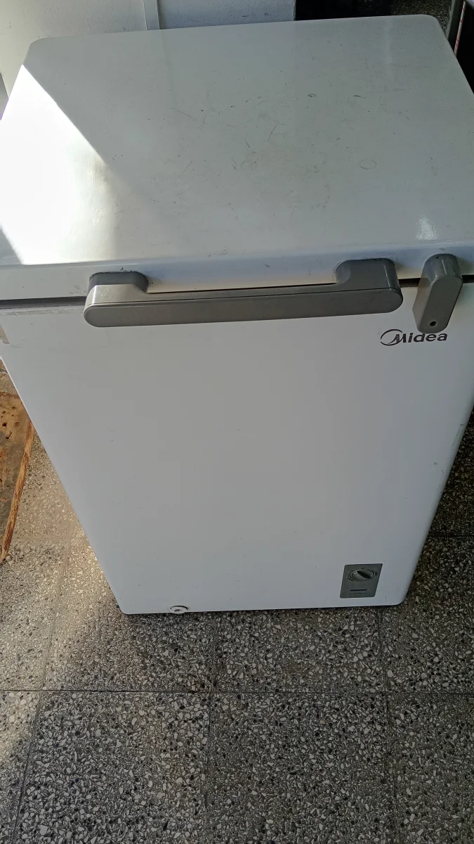 Congeladora / Frezzer Marca Midea Litros 120 Modelo Mdrc142fzg01 Usado En Buen Estado Acc Luz Interior