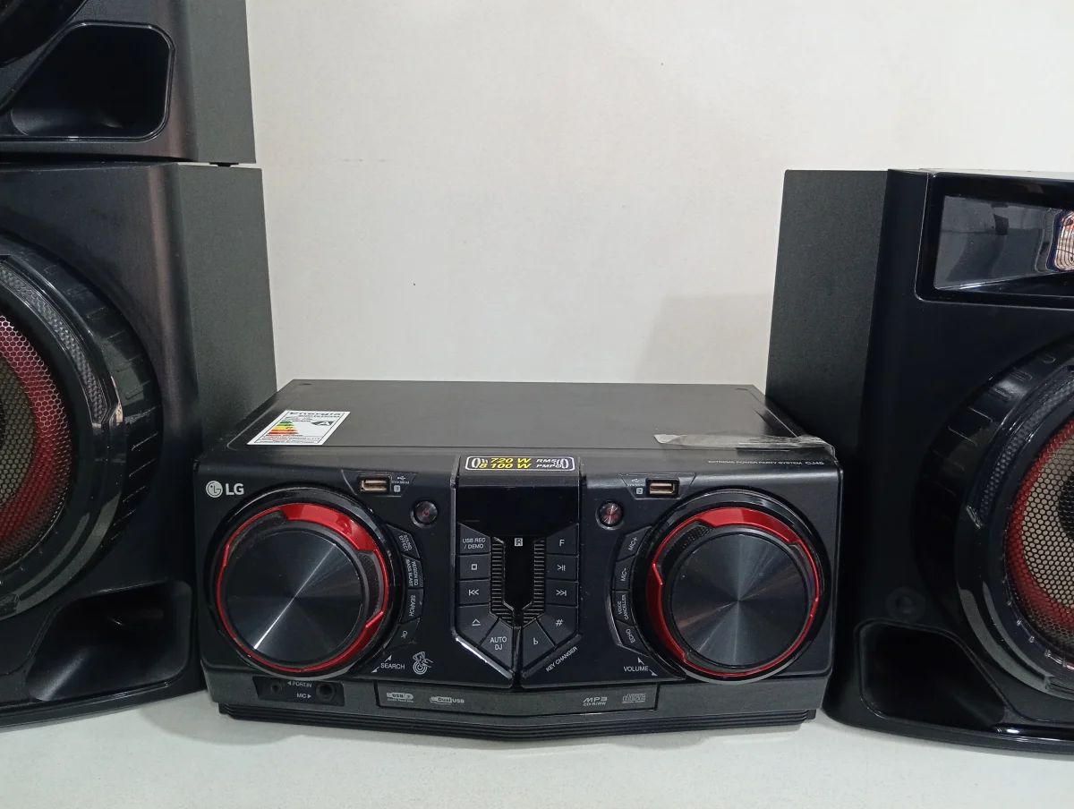 Foto 2 de Equipo De Sonido Marca Lg Con Control Modelo Cj45 Usado En Buen Estado Acc CablecteAntena2 Parlante 1 Woofer