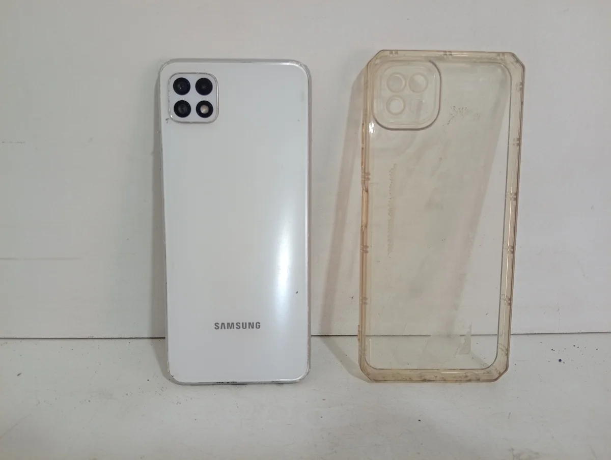 Foto 2 de Celular Marca Sansung Modelo Sm-A226br/N Memoria Ram No Tiene Gb Almacenamiento Interno 128 Gb Acc Con Estuche Trasparente