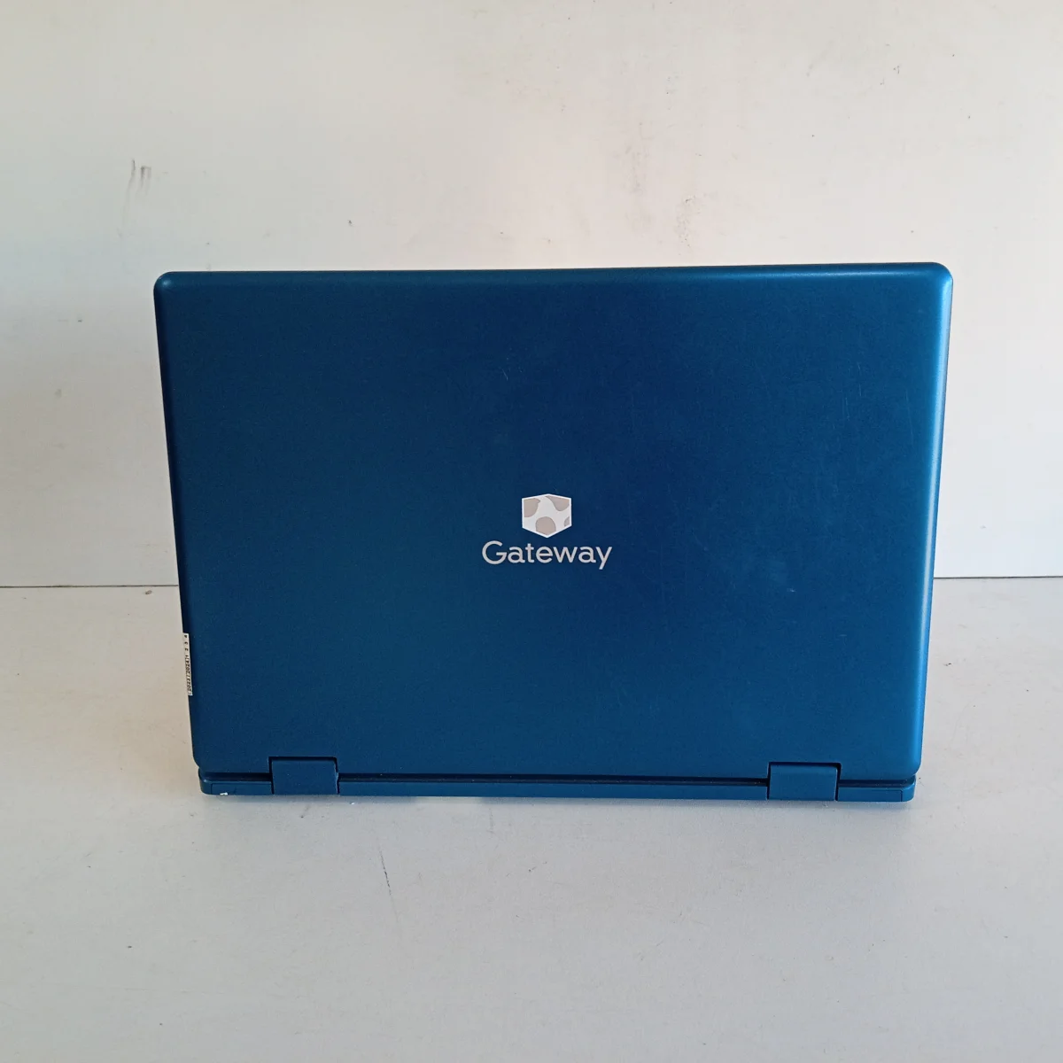 Foto 2 de Mini Notebook Marca Gateway Modelo Gwtc116-2bl Memoria Ram 4 Gb Disco Duro 57 Gb Generacion No Tiene Usado En Buen Estado Procesador Celeron Acc Estuche Gris