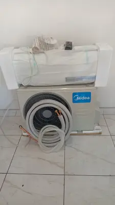 Aire Acondicionado Tipo Split Marca Midea Potencia Btu 12.000 Con Kit Instalacion Con Control Modelo Msafb-12hrn1 Nuevo Sin Uso Con Caja Acc No Tiene
