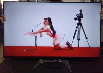 Televisor Led Smart De 43 '' Marca Samsung Modelo Au7090 Con Control Usado En Buen Estado Acc PatitasEn CajaSoporte Sin Barra