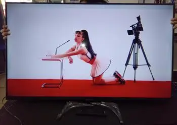 Televisor Led Smart De 43 '' Marca Samsung Modelo Au7090 Con Control Usado En Buen Estado Acc PatitasEn CajaSoporte Sin Barra