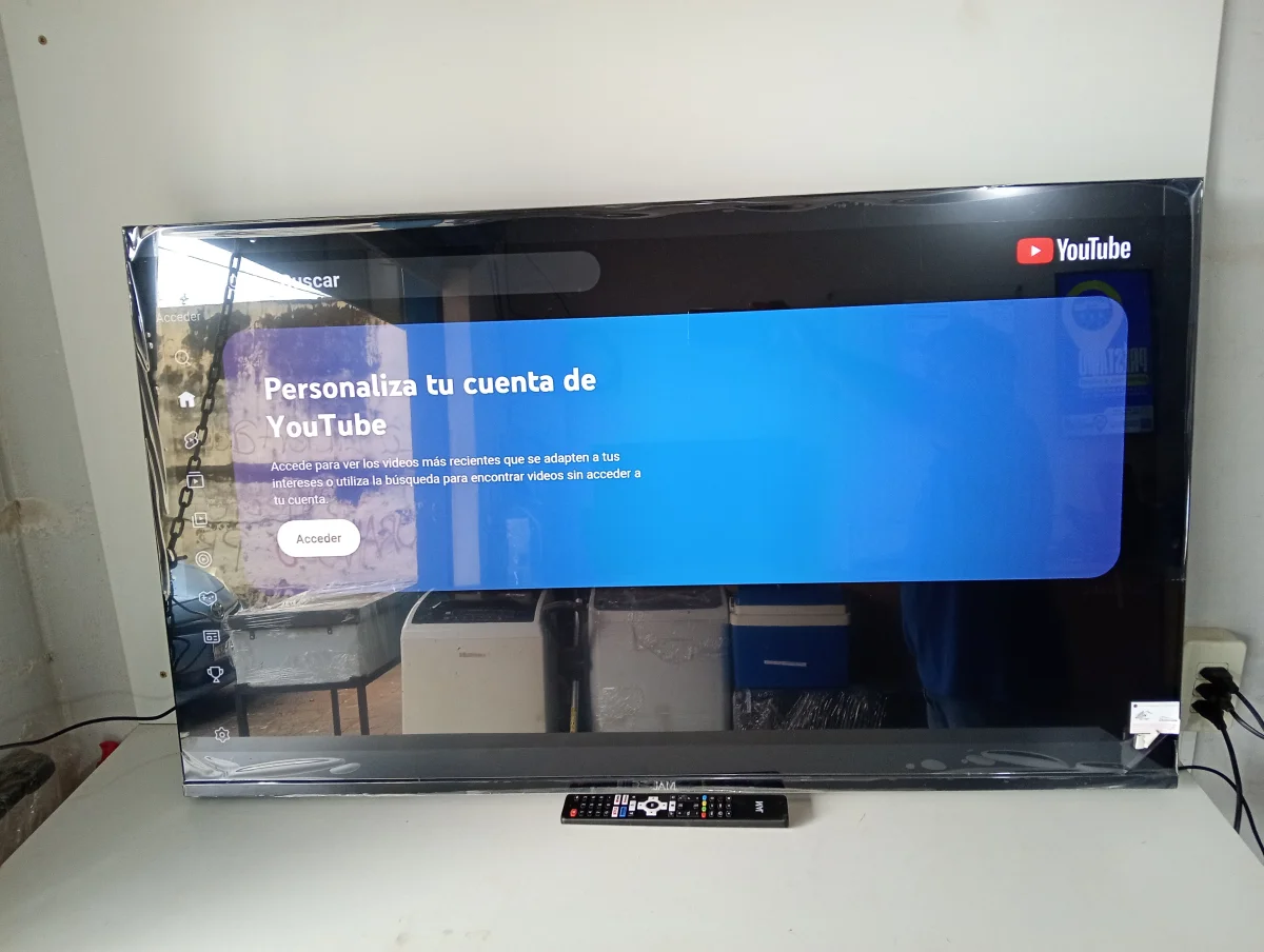 Televisor Led Smart De 50 '' Marca Jam Modelo 50gfuisb Con Control Usado En Buen Estado Acc Cbale Power