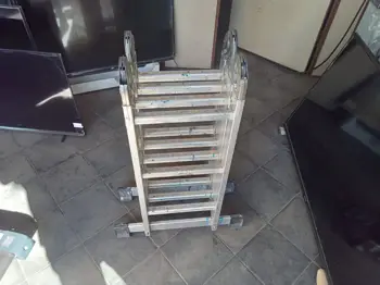 Escalera Marca No Tiene Altura 4 M Cap 150 Kg. Usado Con Desgaste Acc 12 Peldaños3.60cm