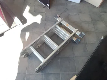Foto 2 de Escalera Marca No Tiene Altura 4 M Cap 150 Kg. Usado Con Desgaste Acc 12 Peldaños3.60cm