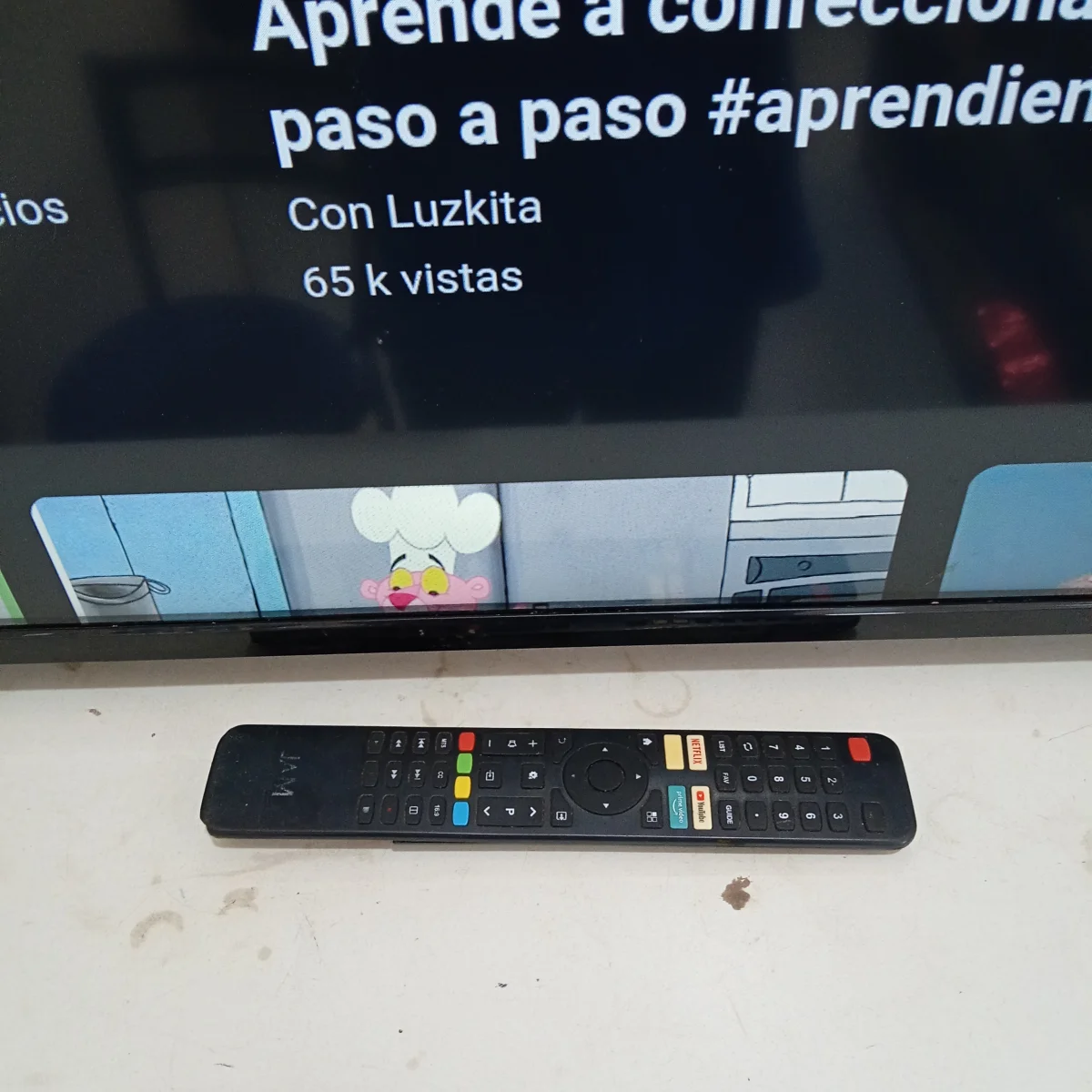 Foto 3 de Televisor Led Smart De 50 '' Marca Jam Modelo Ultraslim-50gfs Con Control Usado En Buen Estado Acc Con Cable Power Y Par De Patitas