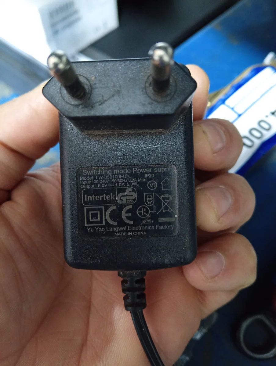 Foto 2 de Maquina De Cortar Cabello Marca Vgr Modelo V-140 Usado Con Desgaste Acc Con Cargador