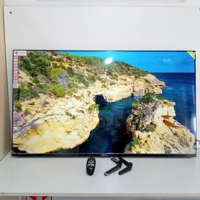 Televisor Led Smart De 50 '' Marca Tokyo Modelo Tvtokuf50gtv Con Control Usado En Buen Estado Acc Par De PatitasTornillo