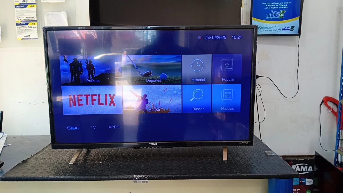 Foto 2 de Televisor Led Smart De 32 '' Marca Tokyo Modelo Tokcled32s Con Control Usado En Buen Estado Acc C/Patitas
