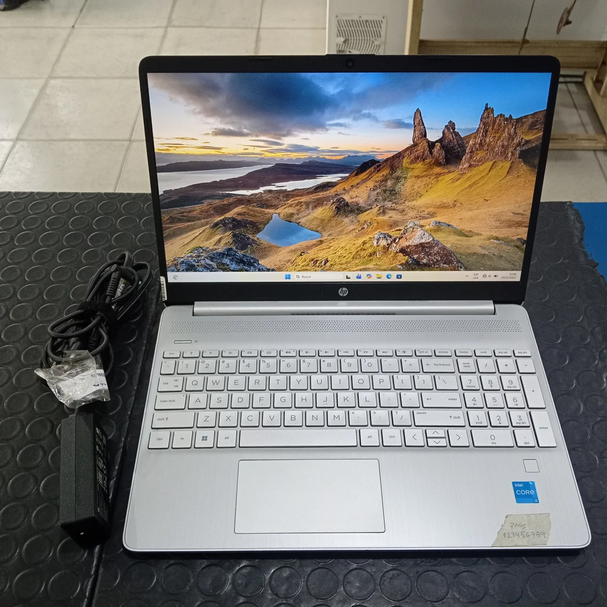Notebook Marca Hp Modelo 15dy2035tg Procesador Intel-Core-I311 Memoria Ram 8 Gb Disco Duro 237 Gb Generacion 11 Acc Cargador