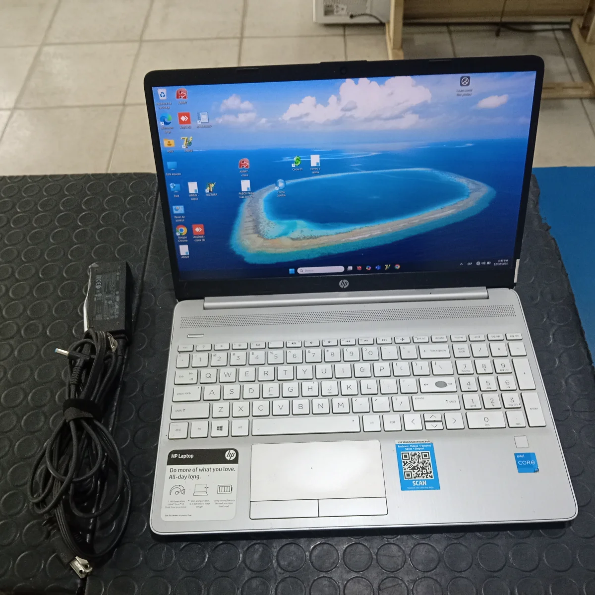 Notebook Marca Hp Modelo 15-Dw3033dx Procesador I3-1115g4 3.00 Ghz Memoria Ram 8 Gb Disco Duro 256 Gb Generacion 11 Acc No Tiene