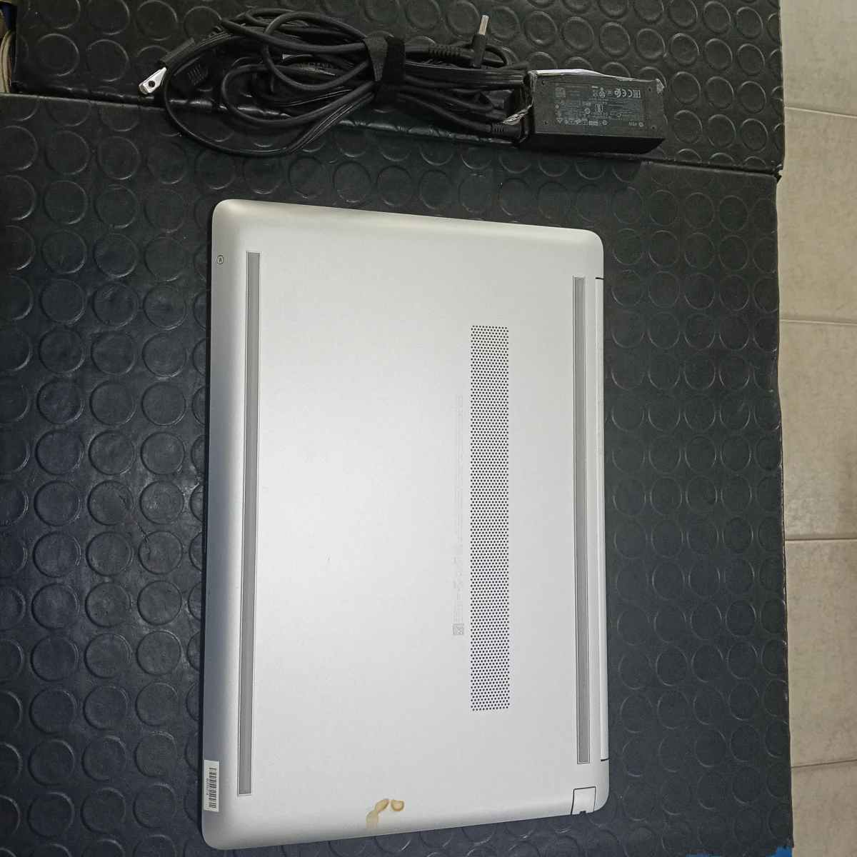 Foto 3 de Notebook Marca Hp Modelo 15-Dw3033dx Procesador I3-1115g4 3.00 Ghz Memoria Ram 8 Gb Disco Duro 256 Gb Generacion 11 Acc No Tiene