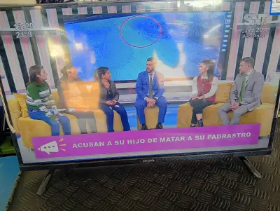 Televisor Led Smart De 32 '' Marca Aiwa Modelo Aw32b4sm Sin Control Usado En Buen Estado Acc 2 Patitas