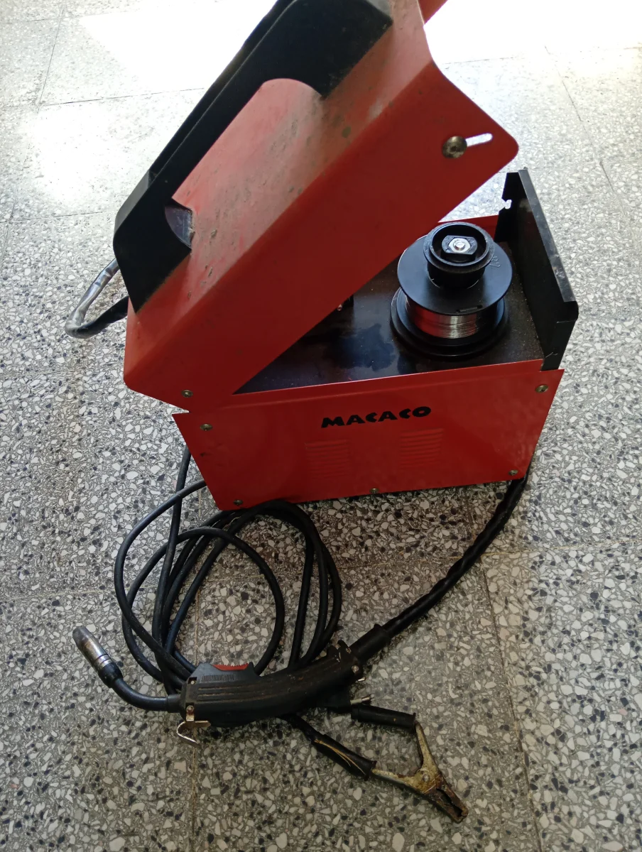 Foto 2 de Soldador Marca Macaco Modelo 130mig Usado En Buen Estado Acc Pinza Pistola Alambre