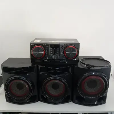 Equipo De Sonido Marca Lg Con Control Modelo Cj 45 Usado En Buen Estado Acc Con 2parlantes 1 Boofer Bt . Radio Usb L.Cd