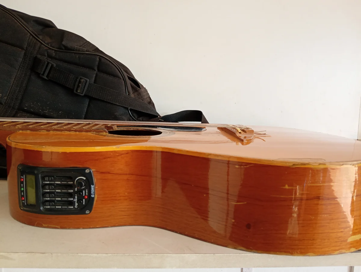 Foto 4 de Guitarra Marca Vizcaya Modelo No Tiene Usado En Buen Estado Acc Las 6 CuerdasCon Cable Y Su PlusCon Pila