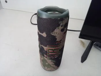 Foto 3 de Speaker Potencia Watts 60 Marca Jbl Sin Control Modelo Flip6 Usado En Buen Estado Sin Caja Acc Bt