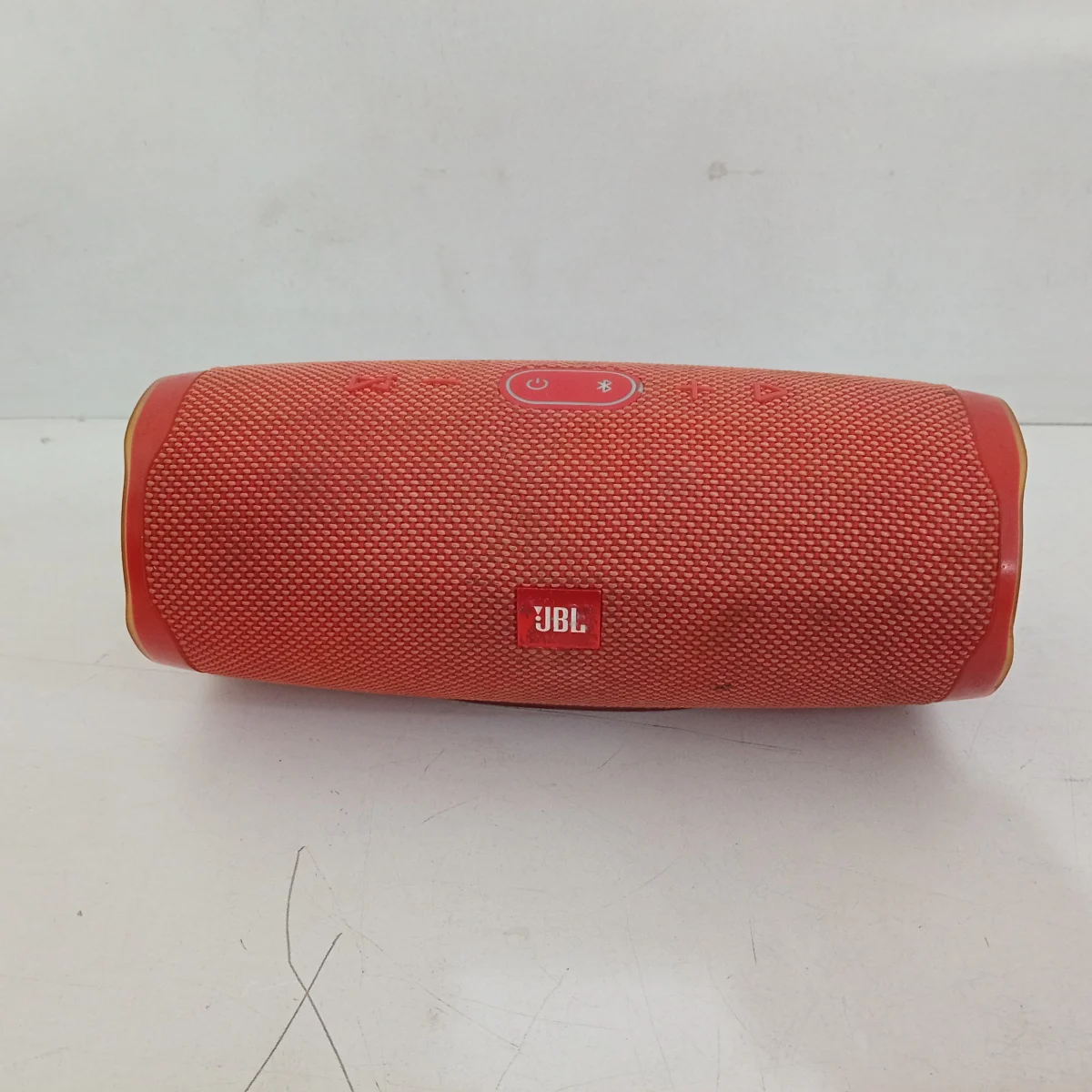 Foto 3 de Speaker Potencia Watts 30 Marca Jbl Sin Control Modelo Charge4 Usado En Buen Estado Sin Caja Acc No Tiene