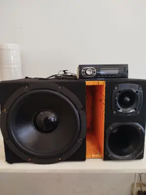 Caja C/ Parlantes Para Auto Usado En Buen Estado Acc: Con Una CornetaTwister Y Woofer Comentario: Detalles En El Alfombrado