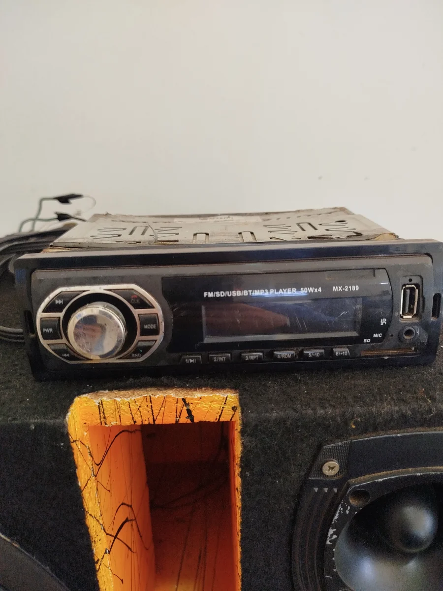 Autoradio Marca Maxon Sin Control Modelo Mx-2189 Usado En Buen Estado Con No Tiene Acc No Tiene