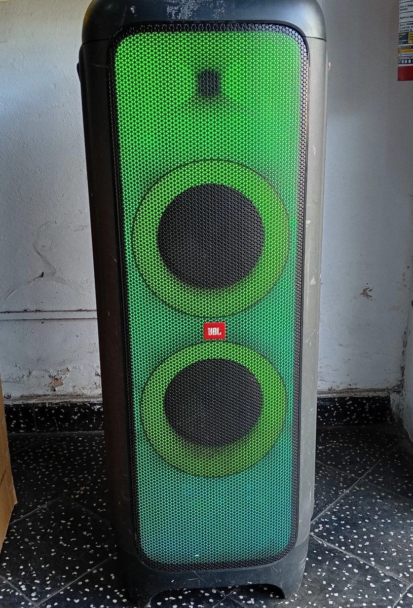 Parlante Portatil Marca Jbl Modelo Party Box 10000 Usado En Buen Estado Con Cab. Power Acc Con Varios Raspones
