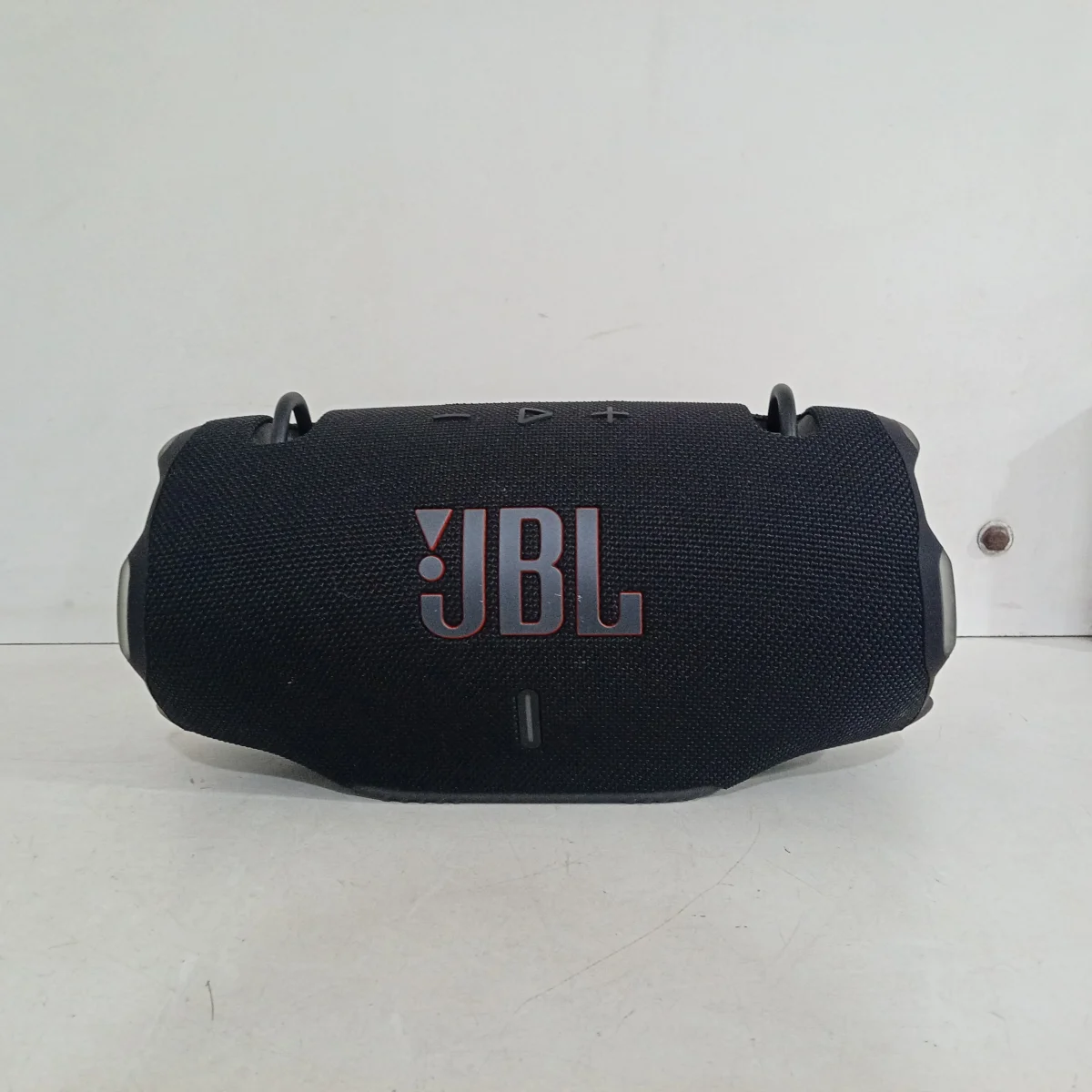 Speaker Potencia Watts 10 Marca Jbl Sin Control Modelo Xtreme 4 Usado En Buen Estado Sin Caja Acc Con Cinta Colgante Cargador