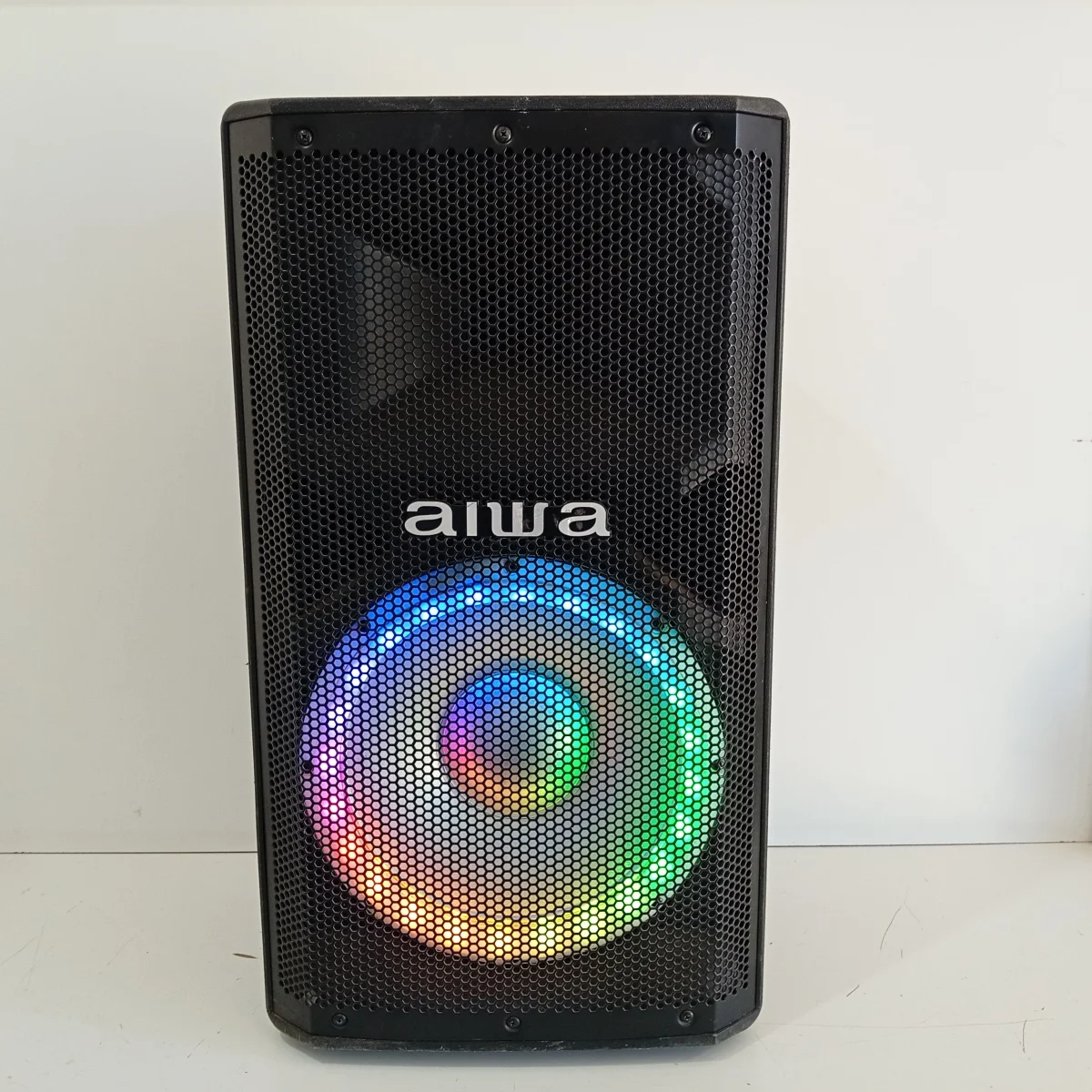 Caja De Sonido Amplificada Marca Aiwa Modelo Awtsp12k Sin Control Usado En Buen Estado Acc BtFmAuxLuz Led