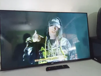 Televisor Led Smart De 43 '' Marca Fama Modelo Tvf43au20 Con Control Usado En Buen Estado Acc No Tiene