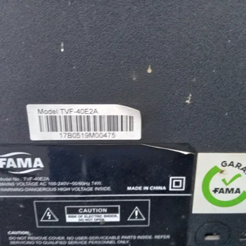 Foto 3 de Televisor Led Convencional De 40 '' Marca Fama Modelo Tvf-40e2a Usado Con Desgaste Con Control Sin Caja Acc Par De PatitasCable Corriente