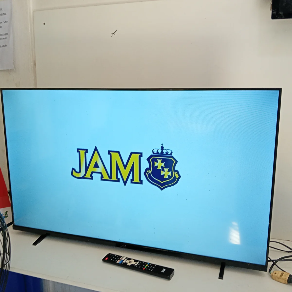 Televisor Led Smart De 50 '' Marca Jam Modelo Ultrasgtm-50gfs Con Control Usado En Buen Estado Acc Par De PatitasCable Power