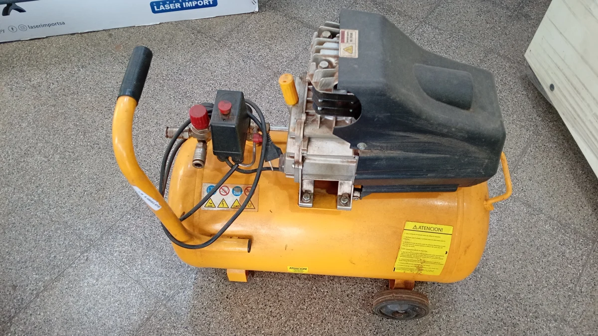 Compresor De Aire Marca Fascy Modelo Cy502 Potencia Hp 2 Usado En Buen Estado Acc No Tiene