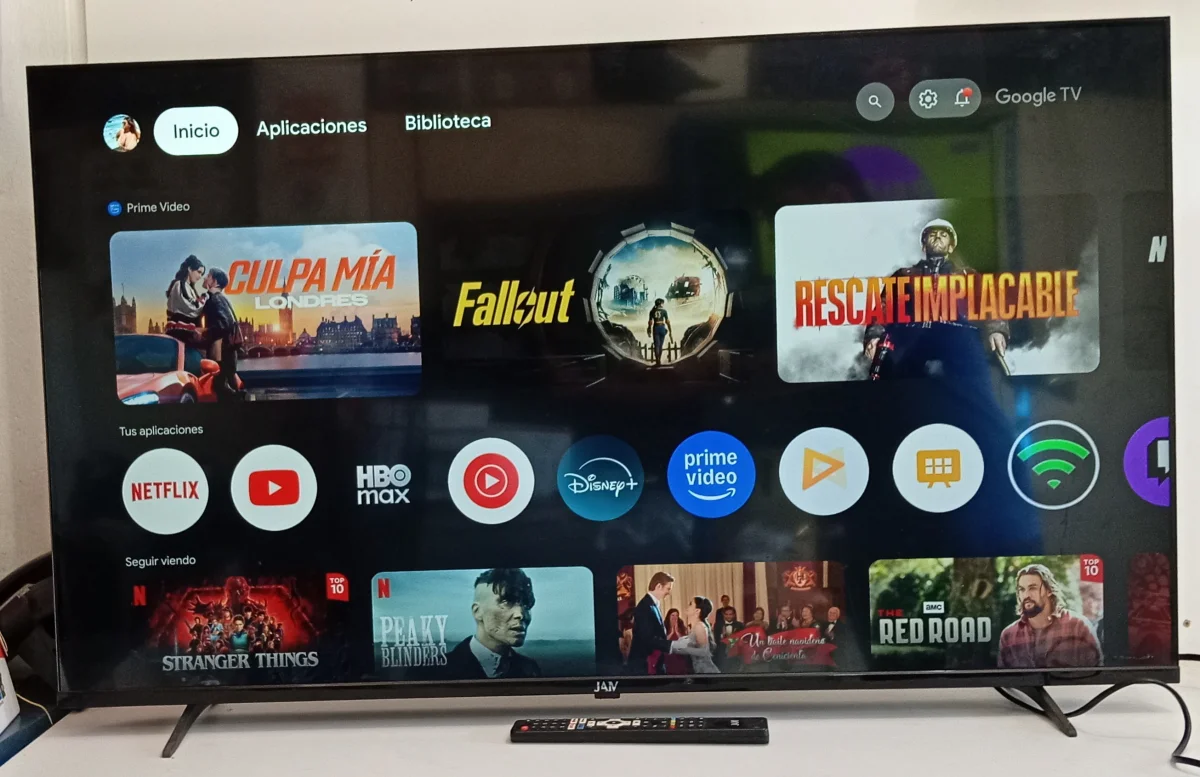 Foto 2 de Televisor Led Smart De 50 '' Marca Jam Modelo Ultrasgtm-50gfs Con Control Usado En Buen Estado Acc 2 Patitas