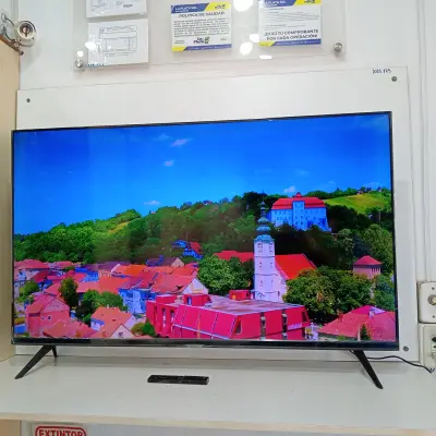 Televisor Led Smart De 50 '' Marca Samsung Modelo Un50au7090g Con Control Usado En Buen Estado Acc Par De Patitas Cable Cte