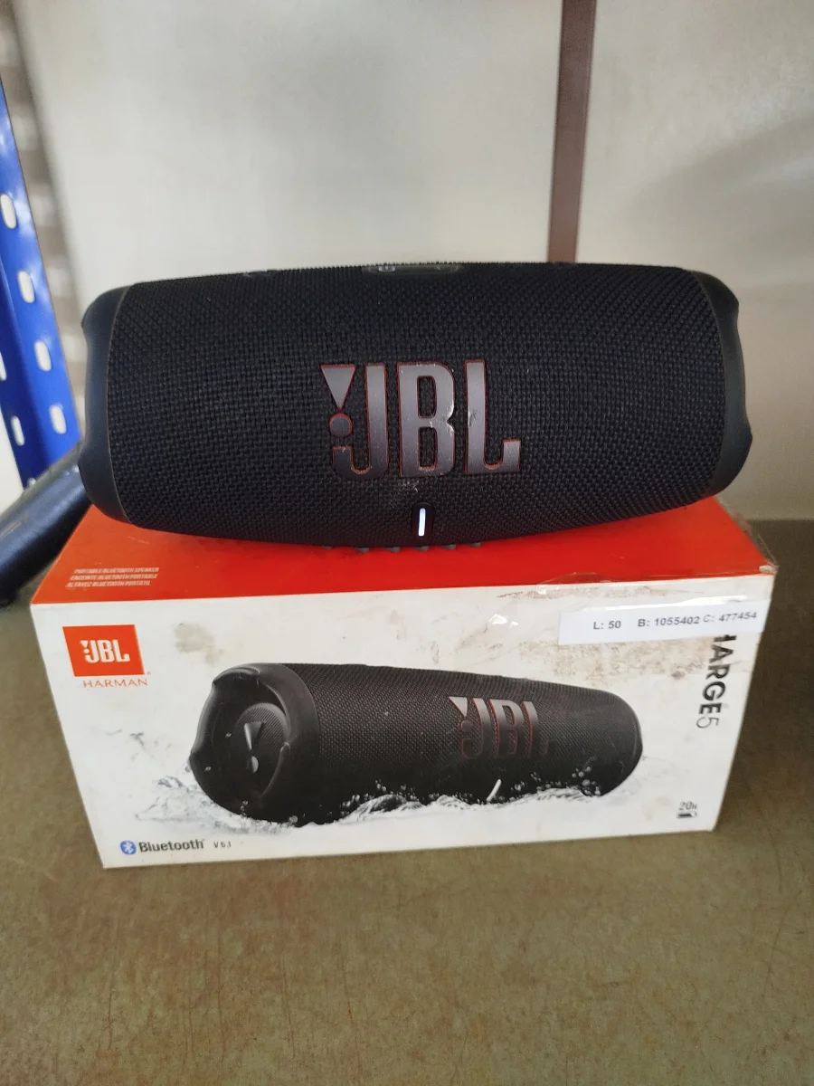 Parlante Portatil Marca Jbl Modelo Charge 5 Usado En Buen Estado Con Caja Acc No Tiene
