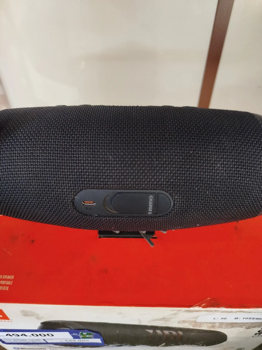 Foto 3 de Parlante Portatil Marca Jbl Modelo Charge 5 Usado En Buen Estado Con Caja Acc No Tiene
