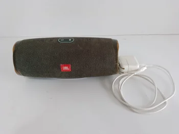 Speaker Potencia Watts No Tiene Marca Jbl Sin Control Modelo Charge 4 Sin Caja Acc Con Cargador Blanco