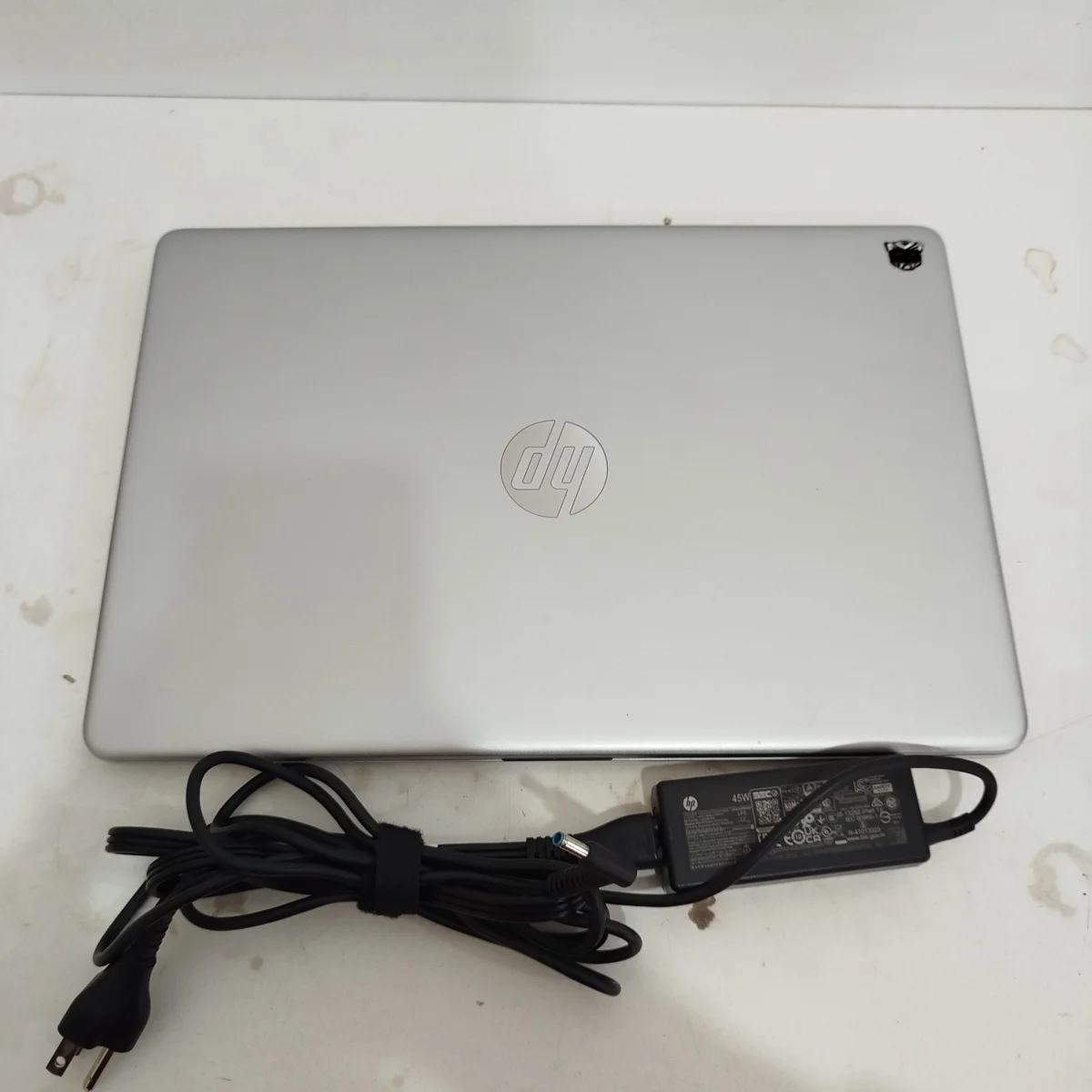 Foto 2 de Notebook Marca Hp Modelo 15-Dy2052la Procesador Core I5 Memoria Ram 8 Gb Disco Duro 256 Gb Generacion 11 Acc Cargador