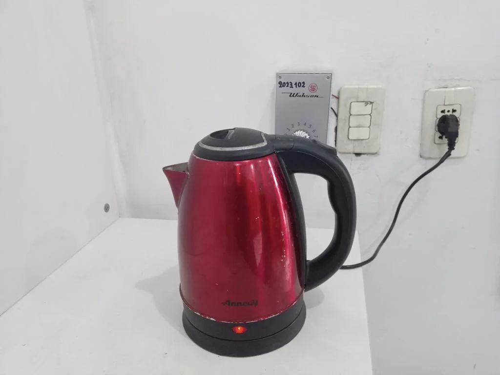 Hervidora Marca Annecy Modelo 1.8 Litros Usado En Buen Estado Acc No Tiene