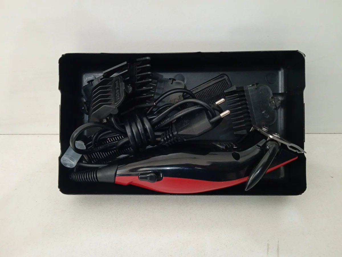 Maquina De Cortar Cabello Marca Remigton Modelo Hc1095 Usado En Buen Estado Acc Con 5 Nivel De CortePeineBrocha De Limpieza