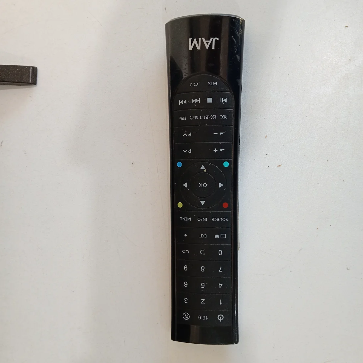 Foto 3 de Televisor Led Smart De 32 '' Marca Jam Modelo Ultraslim-32gf Con Control Usado En Buen Estado Acc 2 Patitas