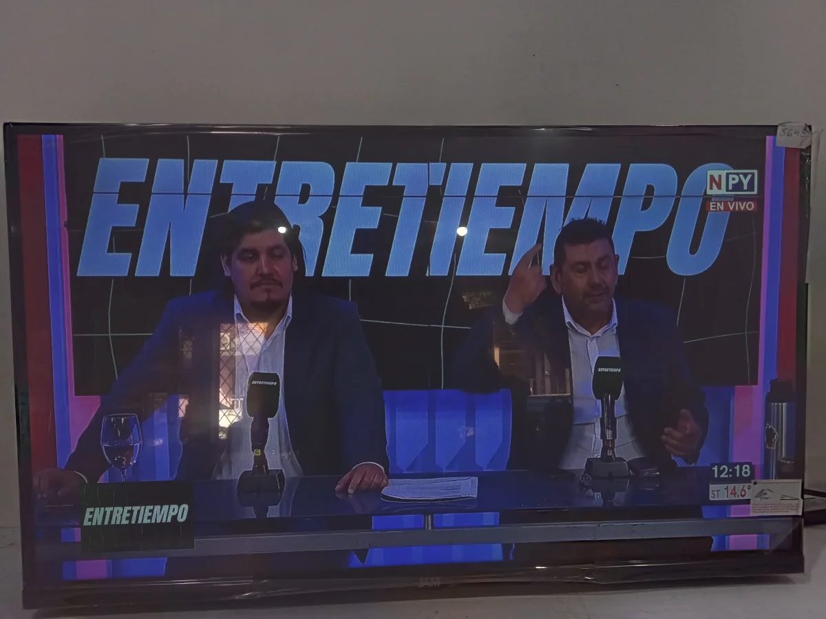 Foto 2 de Televisor Led Smart De 32 '' Marca Jam Modelo Ultrasgtm-32gfs Con Control Usado En Buen Estado Acc No Tiene