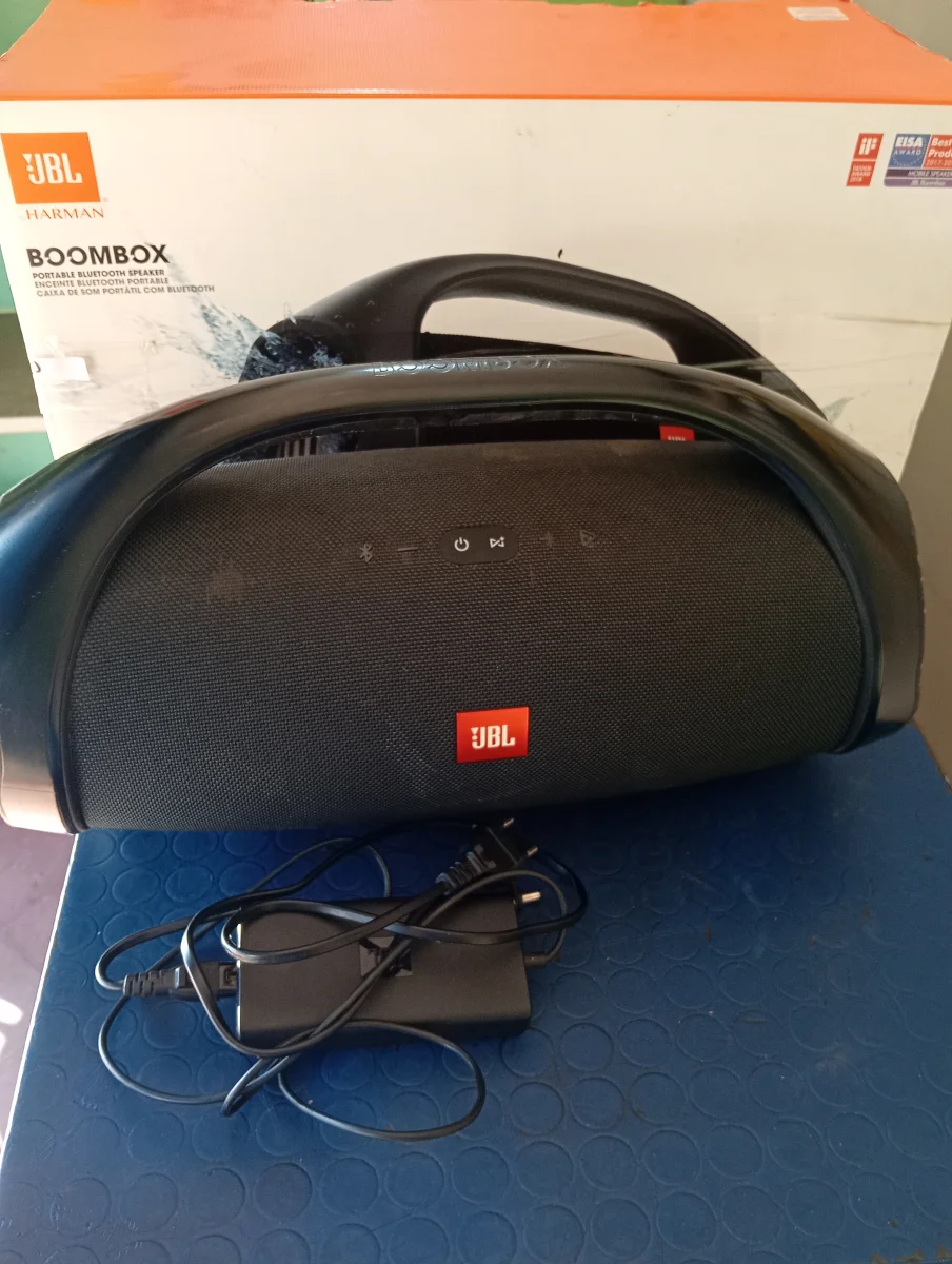 Speaker Potencia Watts No Tiene Marca Jbl Sin Control Modelo Boombox Con Caja Acc Cargador Original