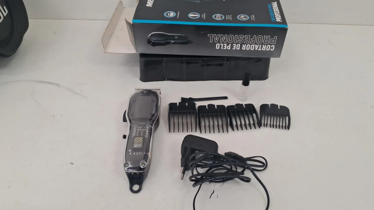 Foto 2 de Maquina De Cortar Cabello Marca Mega Star Modelo Gw032 Usado En Buen Estado Acc Varios Niveles De Corte LubricanteCepillo