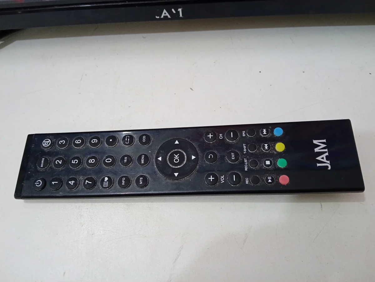 Foto 2 de Televisor Led Convencional De 32 '' Marca Jam Modelo No Tiene Usado Con Desgaste Con Control Sin Caja Acc No Tiene