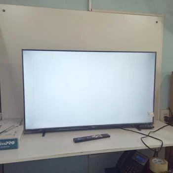 Foto 2 de Televisor Led Smart De 43 '' Marca Jam Modelo Ultrasgtm-43gfs Con Control Usado En Buen Estado Acc Dos Patitas